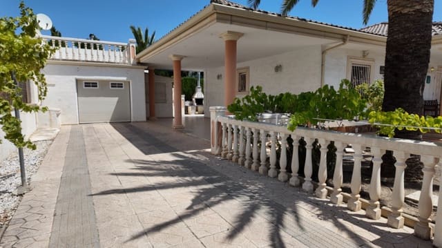 3 soverom Villa til salgs i La Nucia med svømmebasseng garasje - € 575 000 (Ref: 9914022)