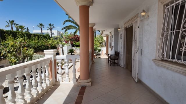 3 soverom Villa til salgs i La Nucia med svømmebasseng garasje - € 575 000 (Ref: 9914022)