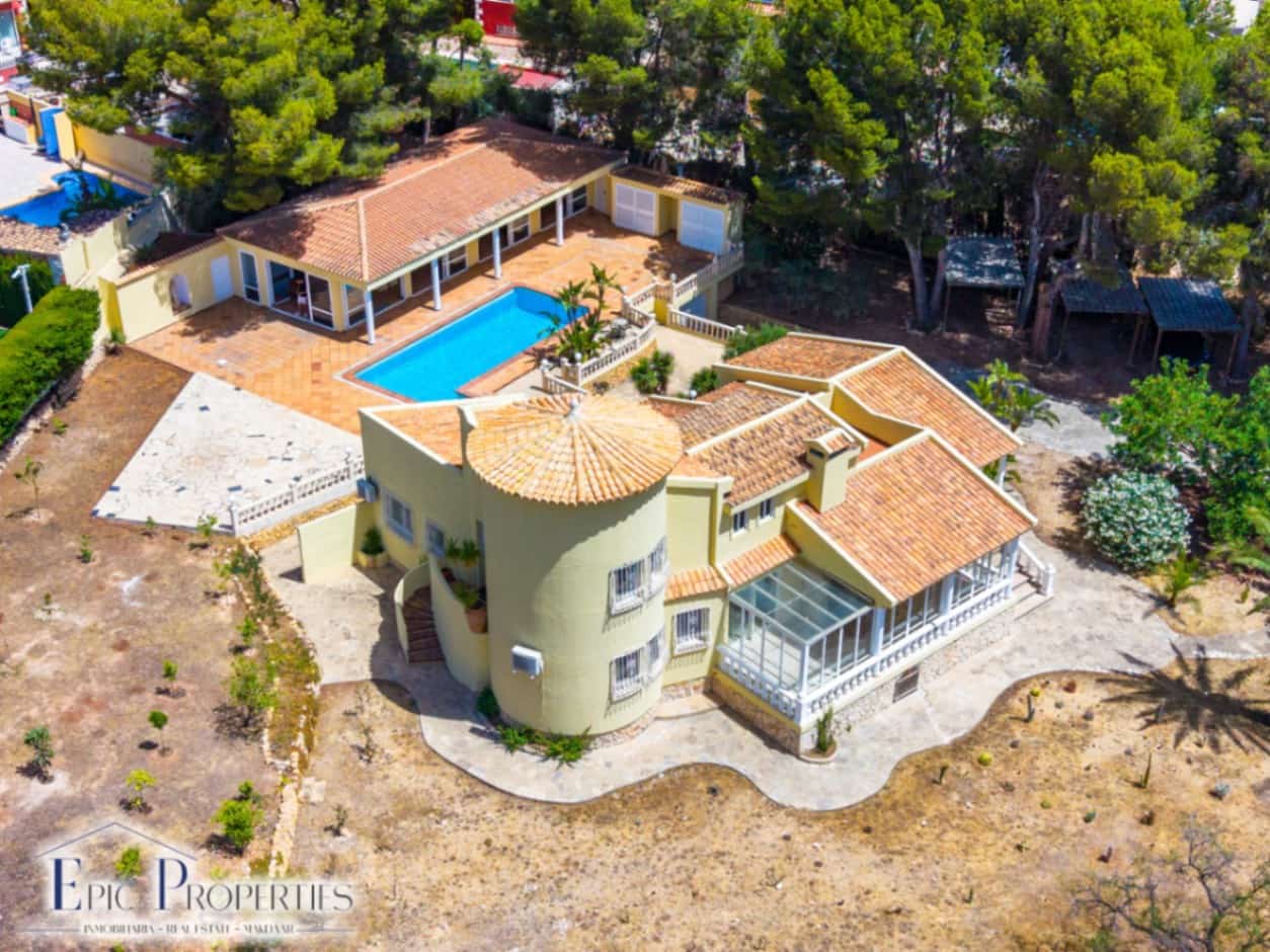 6 sovrum Villa till salu i La Nucia med pool garage - 899 000 € (Ref: 9927776)