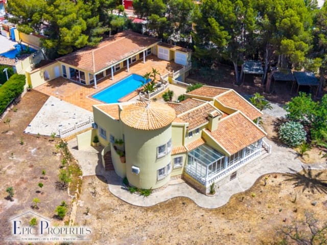 Chalet de 6 habitaciones en La Nucia en venta con piscina garaje - 899.000 € (Ref: 9927776)