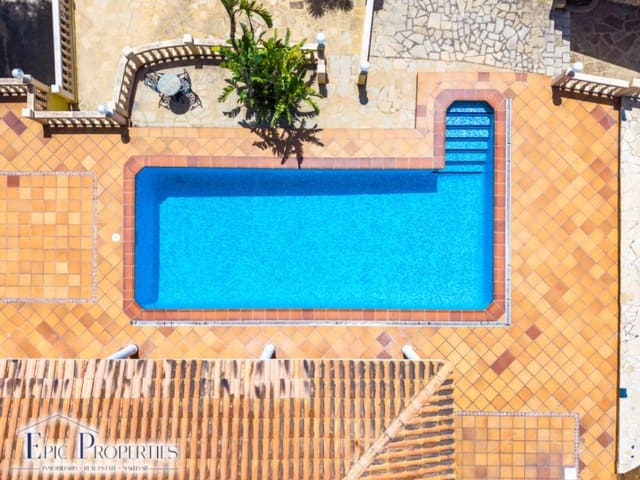 Chalet de 6 habitaciones en La Nucia en venta con piscina garaje - 899.000 € (Ref: 9927776)