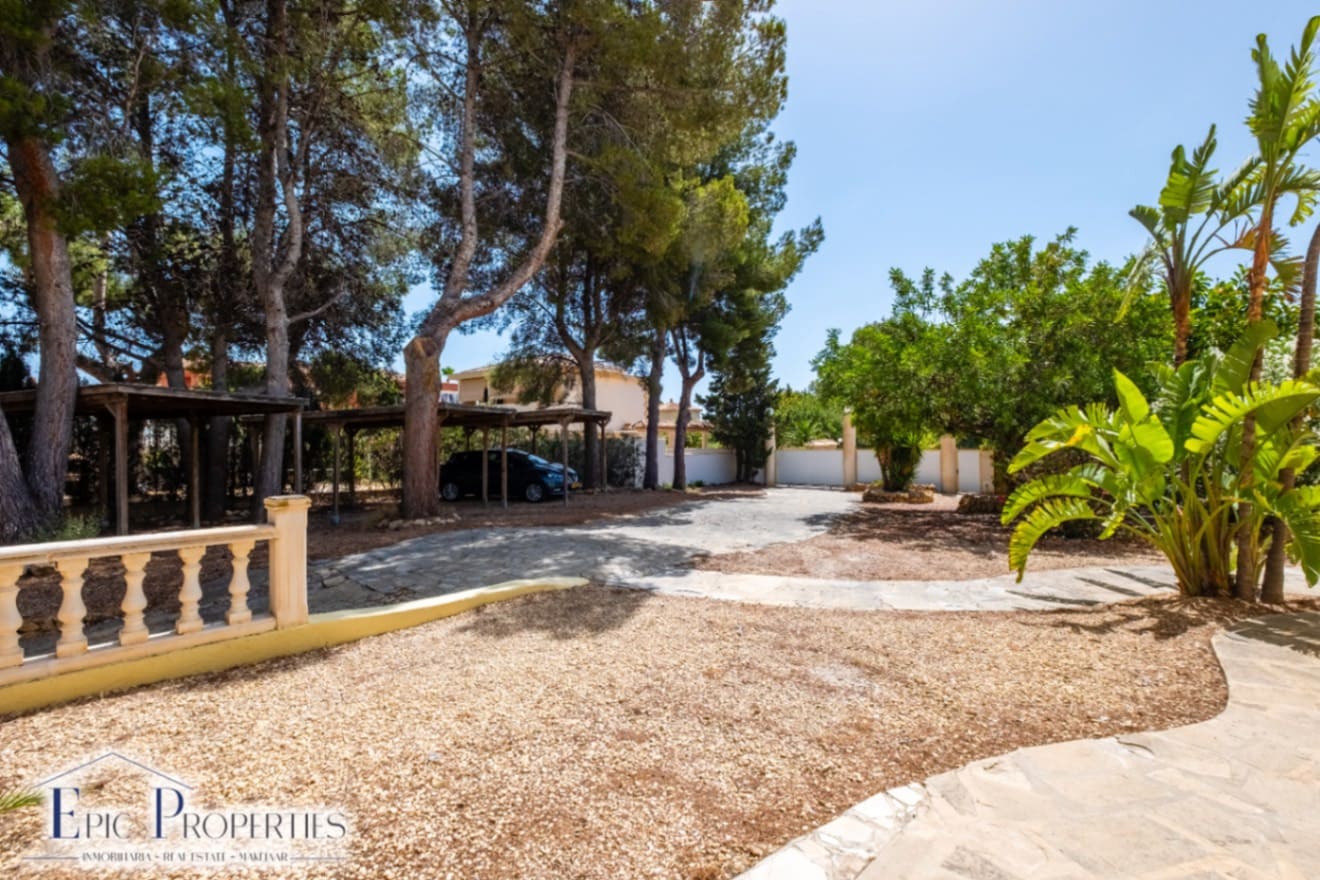 6 sovrum Villa till salu i La Nucia med pool garage - 899 000 € (Ref: 9927776)