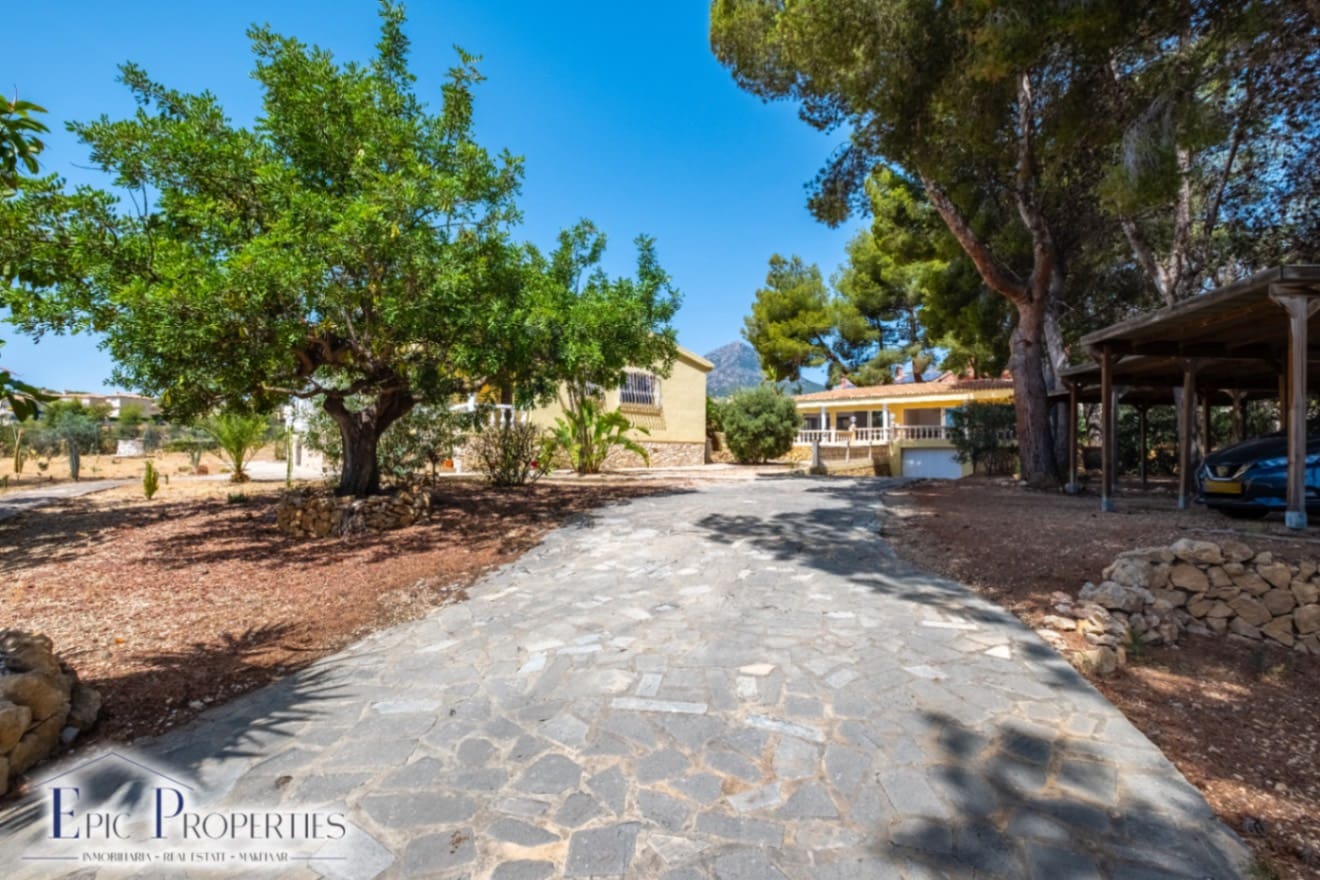 6 sovrum Villa till salu i La Nucia med pool garage - 899 000 € (Ref: 9927776)