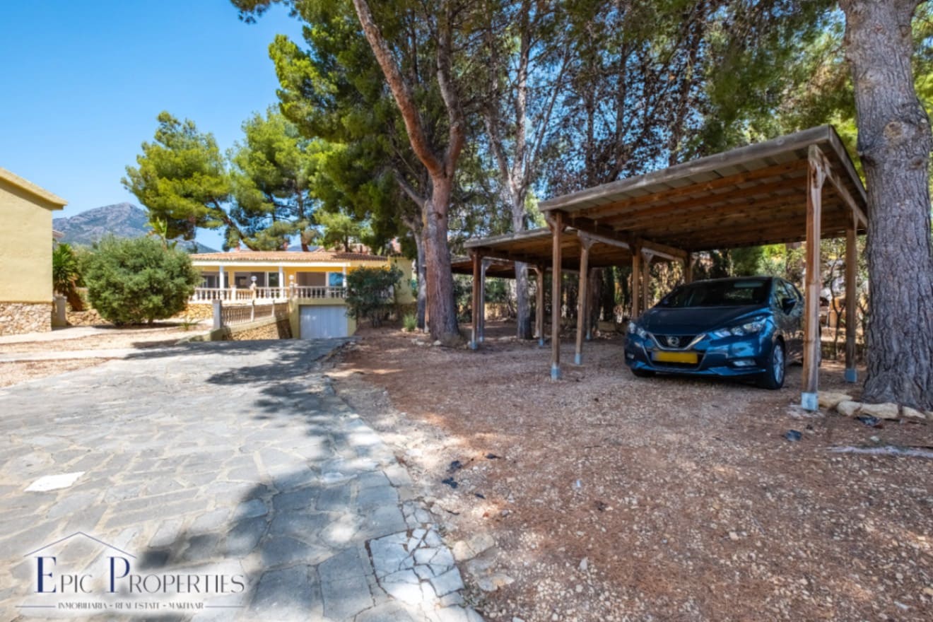 6 sovrum Villa till salu i La Nucia med pool garage - 899 000 € (Ref: 9927776)