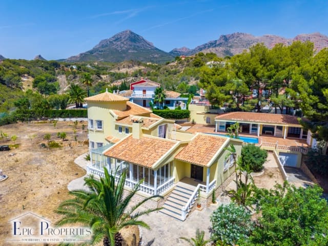 Chalet de 6 habitaciones en La Nucia en venta con piscina garaje - 899.000 € (Ref: 9927776)