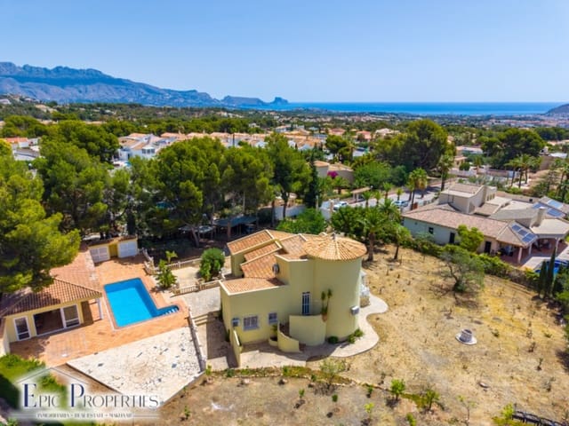Chalet de 6 habitaciones en La Nucia en venta con piscina garaje - 899.000 € (Ref: 9927776)