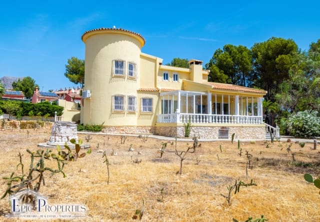 Chalet de 6 habitaciones en La Nucia en venta con piscina garaje - 899.000 € (Ref: 9927776)