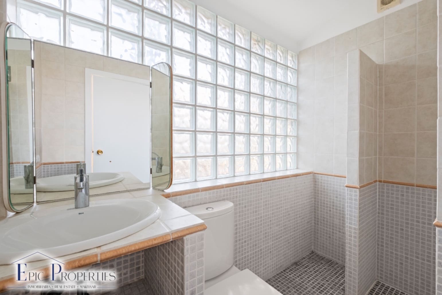 6 sovrum Villa till salu i La Nucia med pool garage - 899 000 € (Ref: 9927776)