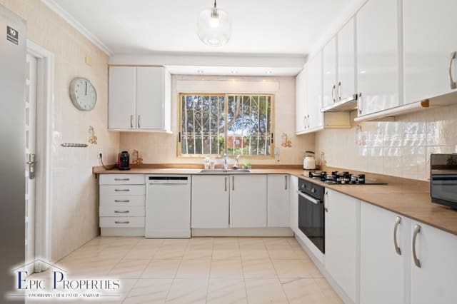 Chalet de 6 habitaciones en La Nucia en venta con piscina garaje - 899.000 € (Ref: 9927776)