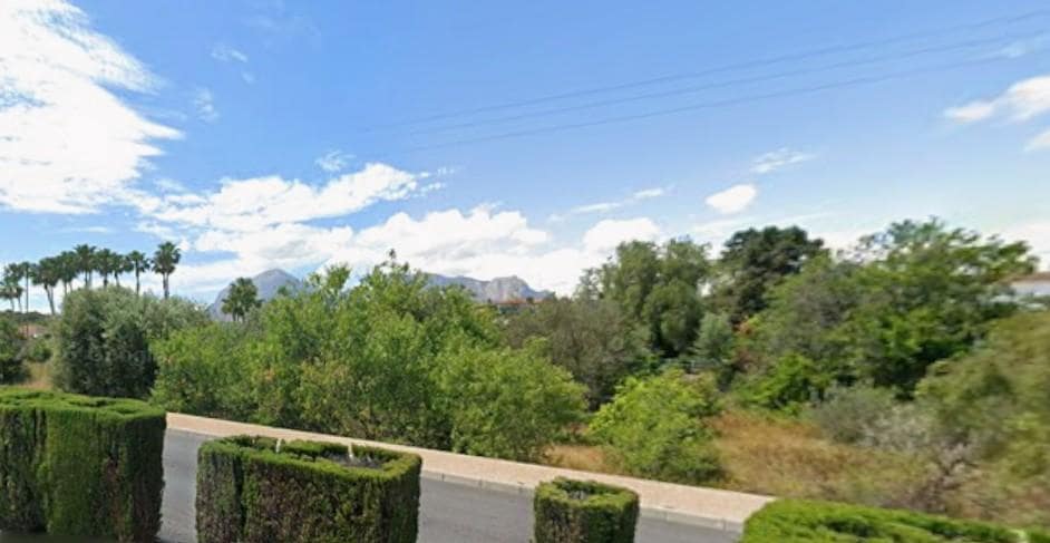 Building Plot for sale in Alfaz del Pi / L'Alfas del Pi - € 185,000 (Ref: 9927779)