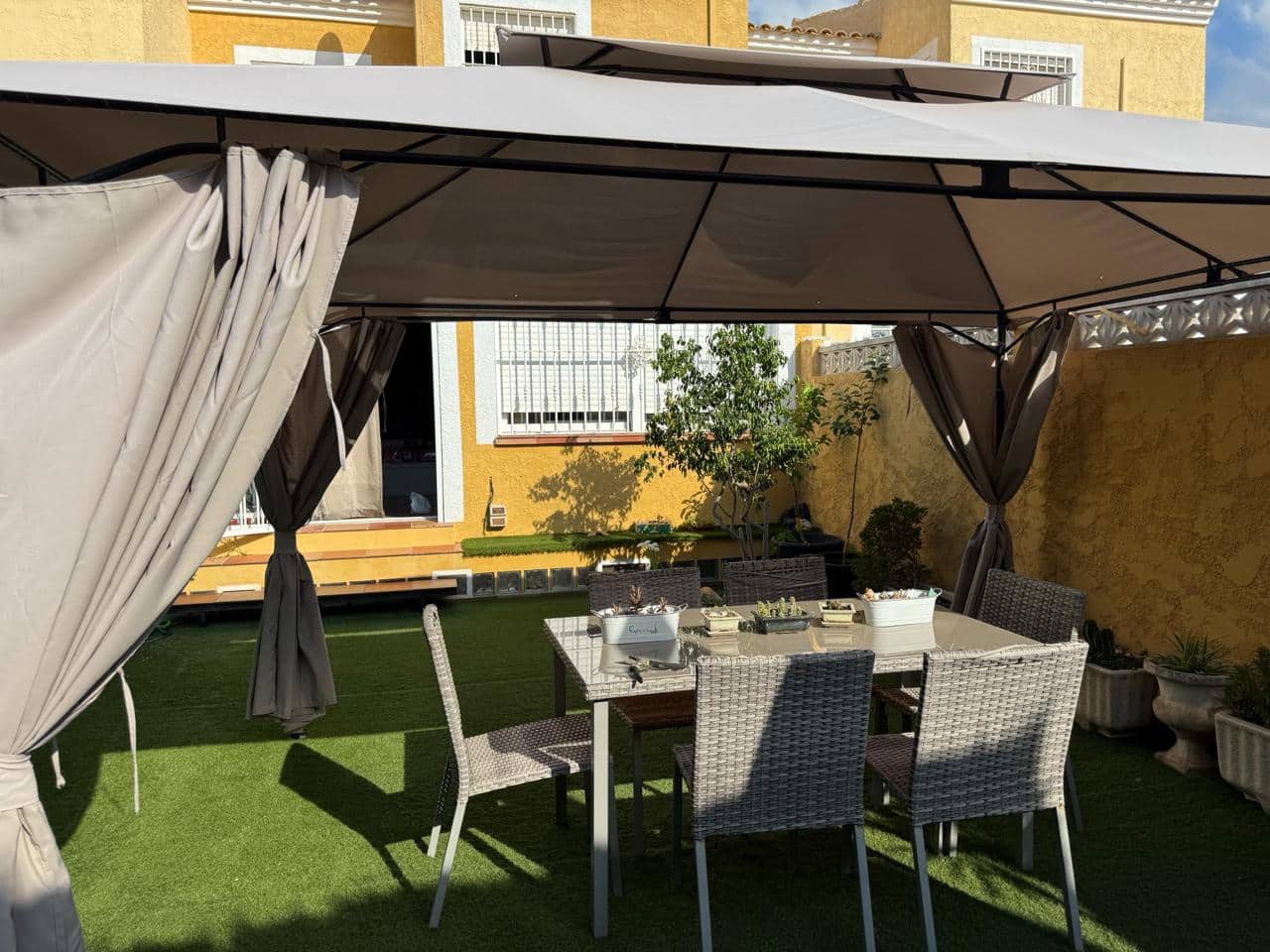 2 slaapkamer Rijtjeshuis te koop in Alfaz del Pi / L'Alfas del Pi met zwembad garage - € 315.000 (Ref: 9927781)