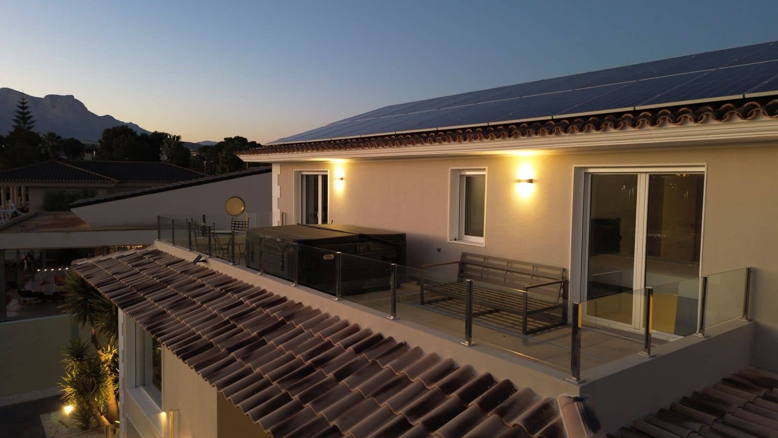 4 slaapkamer Villa te koop in Alfaz del Pi / L'Alfas del Pi met zwembad garage - € 1.195.000 (Ref: 9928392)