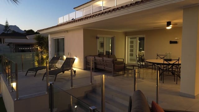 4 slaapkamer Villa te koop in Alfaz del Pi / L'Alfàs del Pi met zwembad garage - € 1.195.000 (Ref: 9928392)