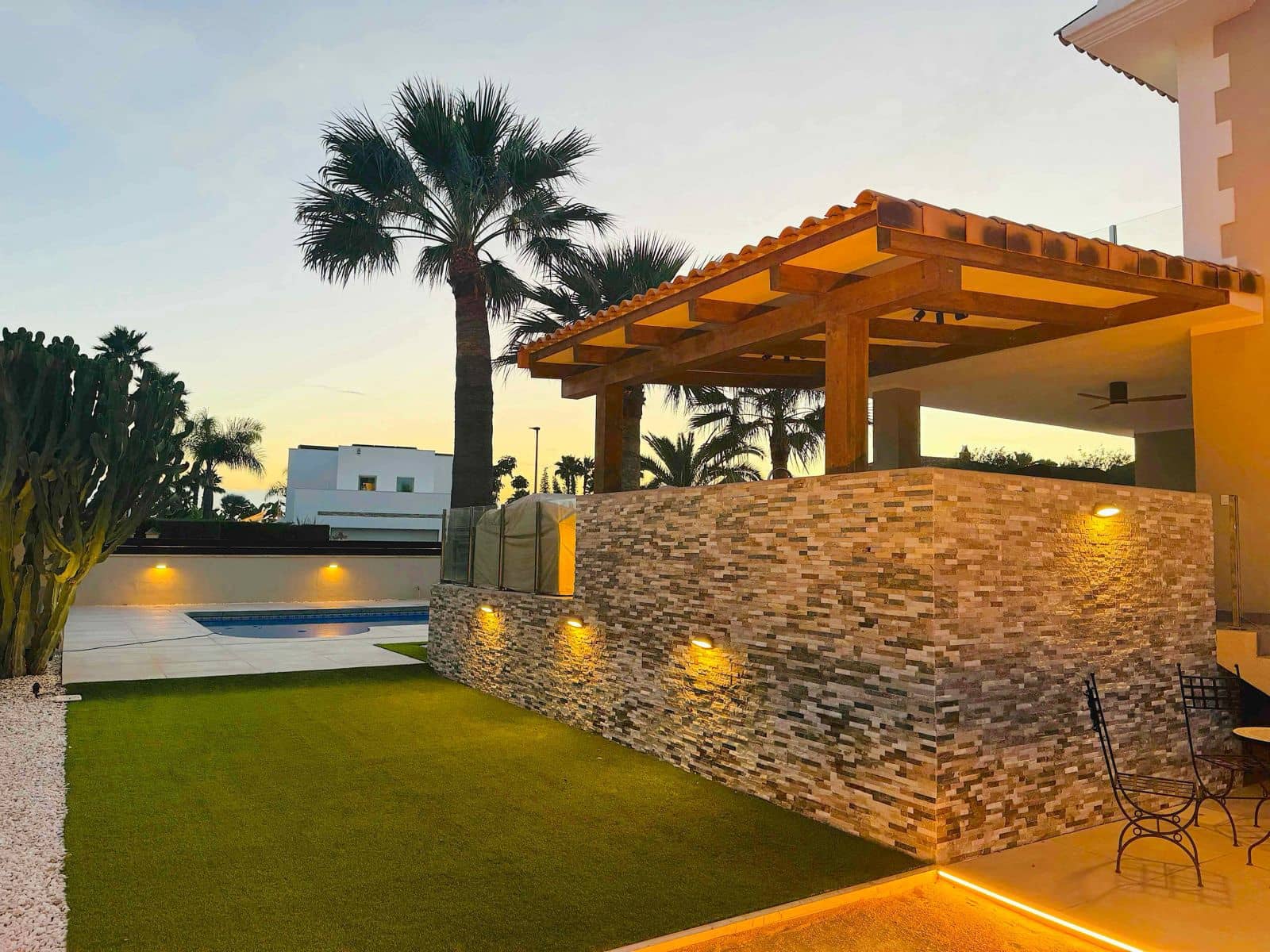 4 slaapkamer Villa te koop in Alfaz del Pi / L'Alfas del Pi met zwembad garage - € 1.195.000 (Ref: 9928392)