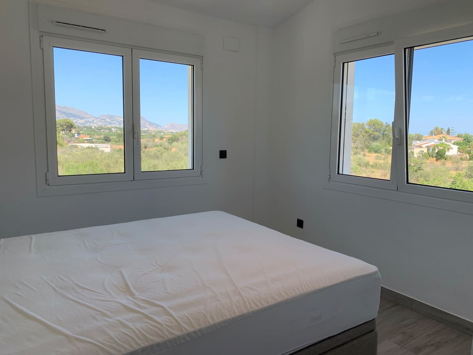 4 bedroom Villa for sale in Alfaz del Pi / L'Alfas del Pi with pool garage - € 1,195,000 (Ref: 9928392)