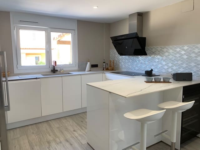 4 soverom Villa til salgs i Alfaz del Pi / L'Alfàs del Pi med svømmebasseng garasje - € 1 195 000 (Ref: 9928392)