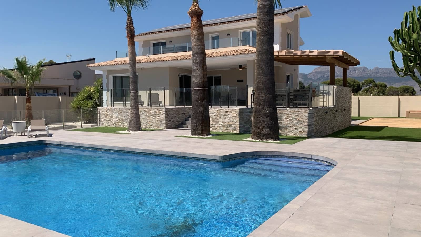 4 bedroom Villa for sale in Alfaz del Pi / L'Alfas del Pi with pool garage - € 1,195,000 (Ref: 9928392)