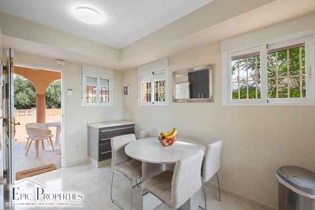 Casa de 3 habitaciones en La Nucia en venta con piscina garaje - 399.000 € (Ref: 9977945)