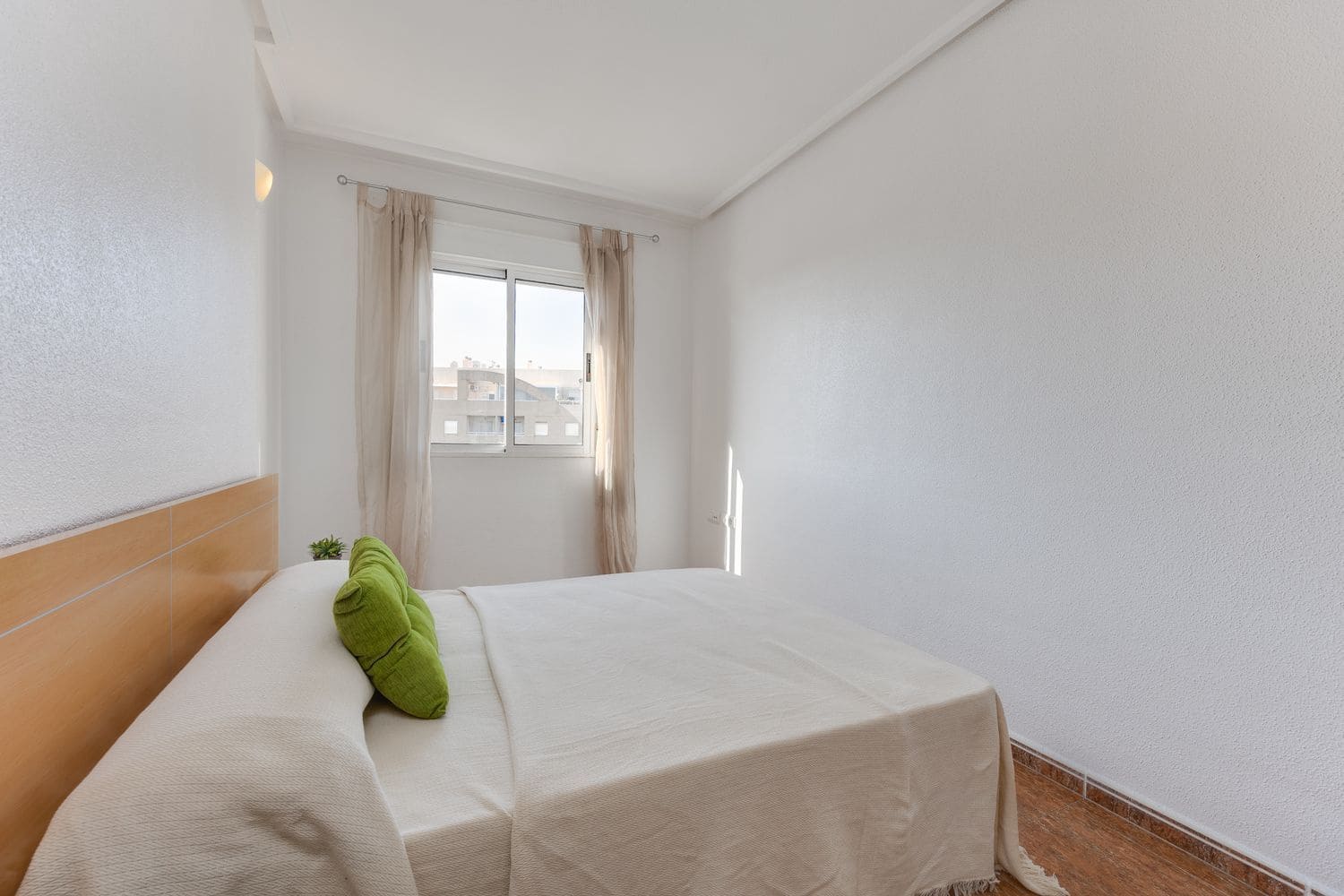 2 soverom Leilighet til salgs i Torrevieja med svømmebasseng garasje - € 129 500 (Ref: 10026712)