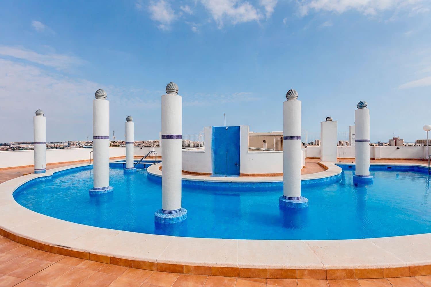 2 soverom Leilighet til salgs i Torrevieja med svømmebasseng garasje - € 129 500 (Ref: 10026712)