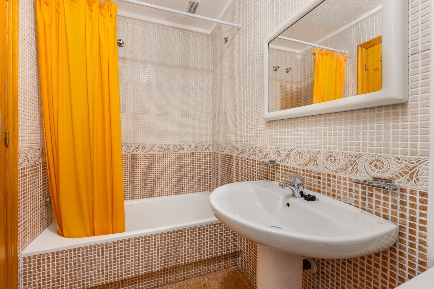 2 soverom Leilighet til salgs i Torrevieja med svømmebasseng garasje - € 129 500 (Ref: 10026712)