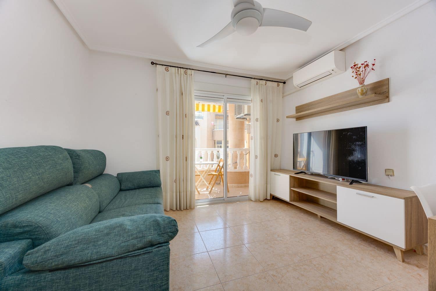 3 soveværelse Lejlighed til salg i Torrevieja med swimmingpool garage - € 169.000 (Ref: 10026713)