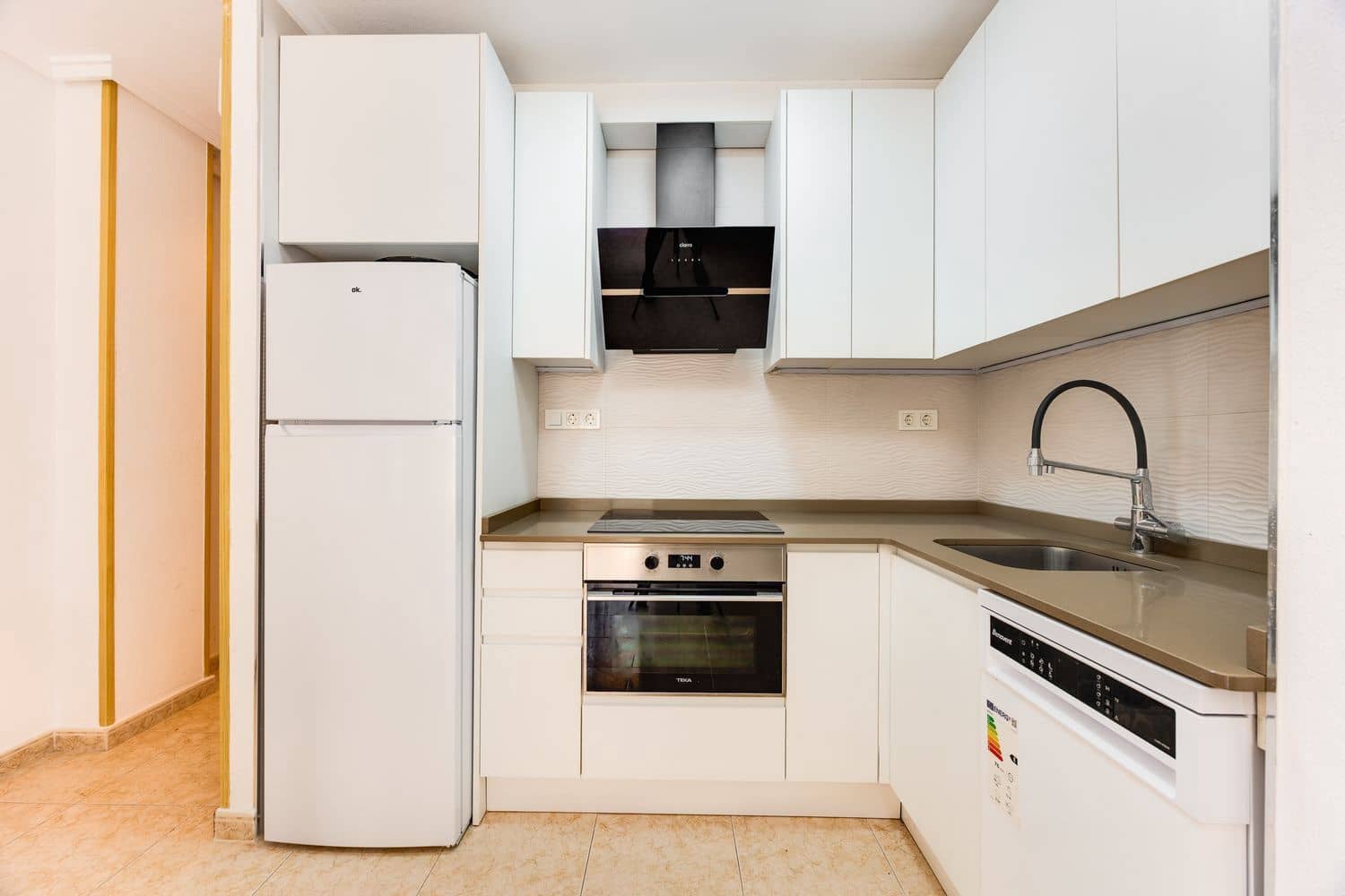 3 soveværelse Lejlighed til salg i Torrevieja med swimmingpool garage - € 169.000 (Ref: 10026713)