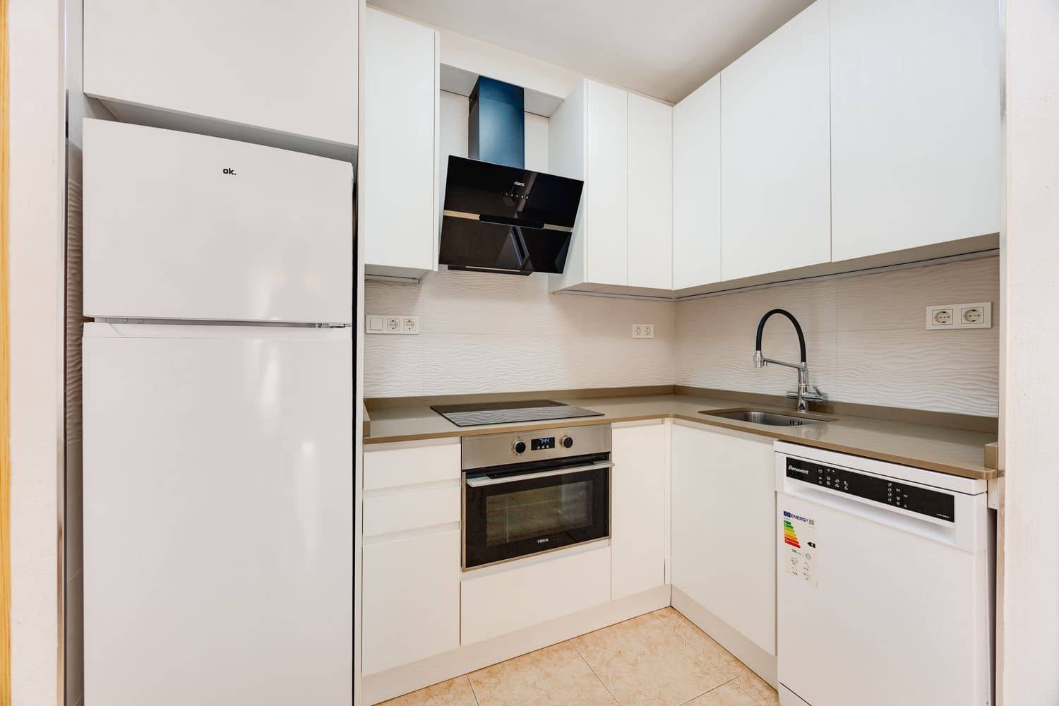 3 soveværelse Lejlighed til salg i Torrevieja med swimmingpool garage - € 169.000 (Ref: 10026713)