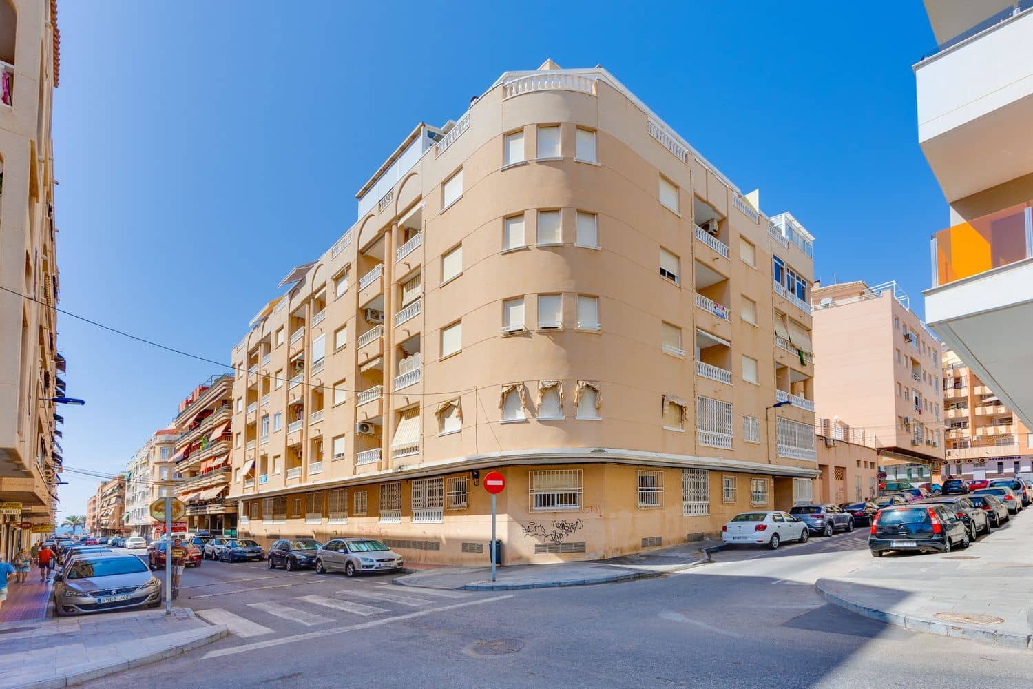 3 soveværelse Lejlighed til salg i Torrevieja med swimmingpool garage - € 169.000 (Ref: 10026713)