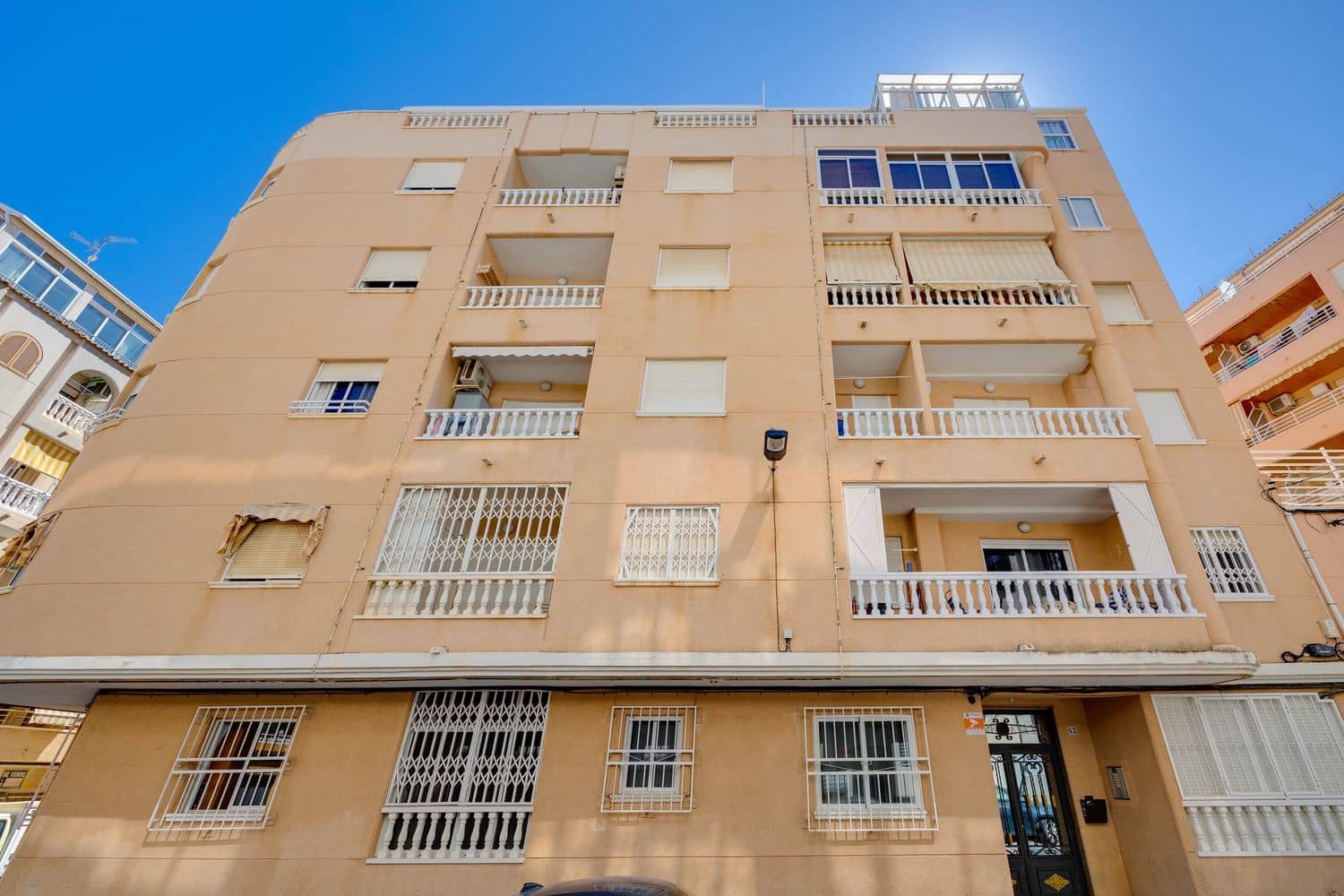3 soveværelse Lejlighed til salg i Torrevieja med swimmingpool garage - € 169.000 (Ref: 10026713)