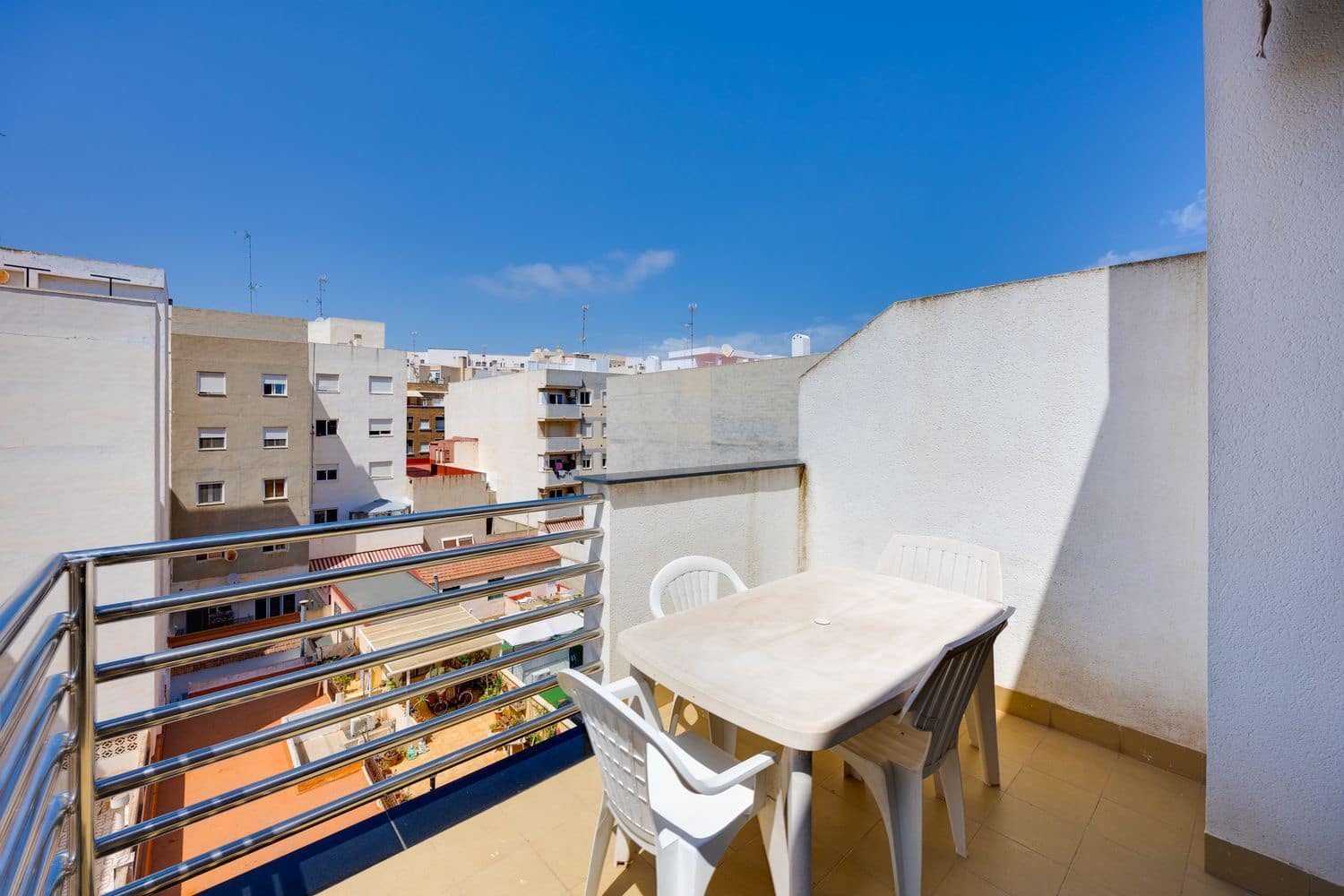 2 soveværelse Lejlighed til salg i Torrevieja med garage - € 150.000 (Ref: 10030008)