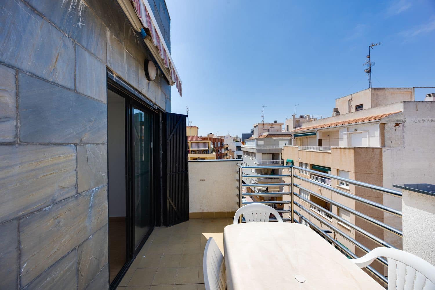 2 soveværelse Lejlighed til salg i Torrevieja med garage - € 150.000 (Ref: 10030008)