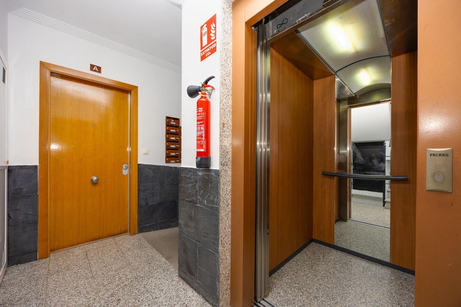 2 soveværelse Lejlighed til salg i Torrevieja med garage - € 150.000 (Ref: 10030008)