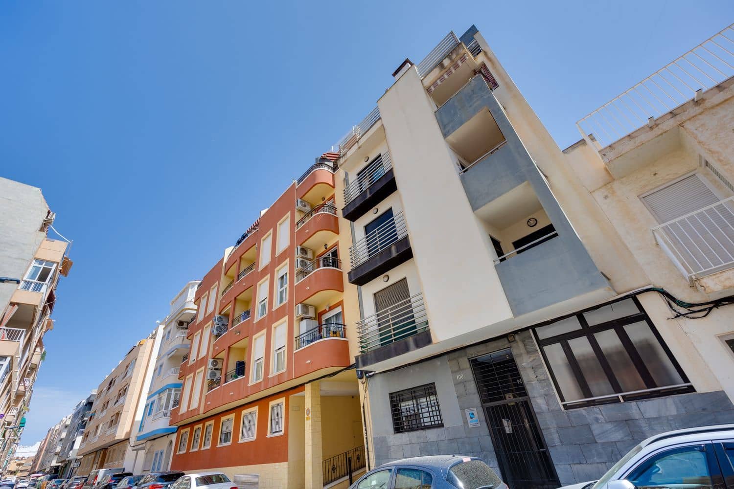 2 soveværelse Lejlighed til salg i Torrevieja med garage - € 150.000 (Ref: 10030008)