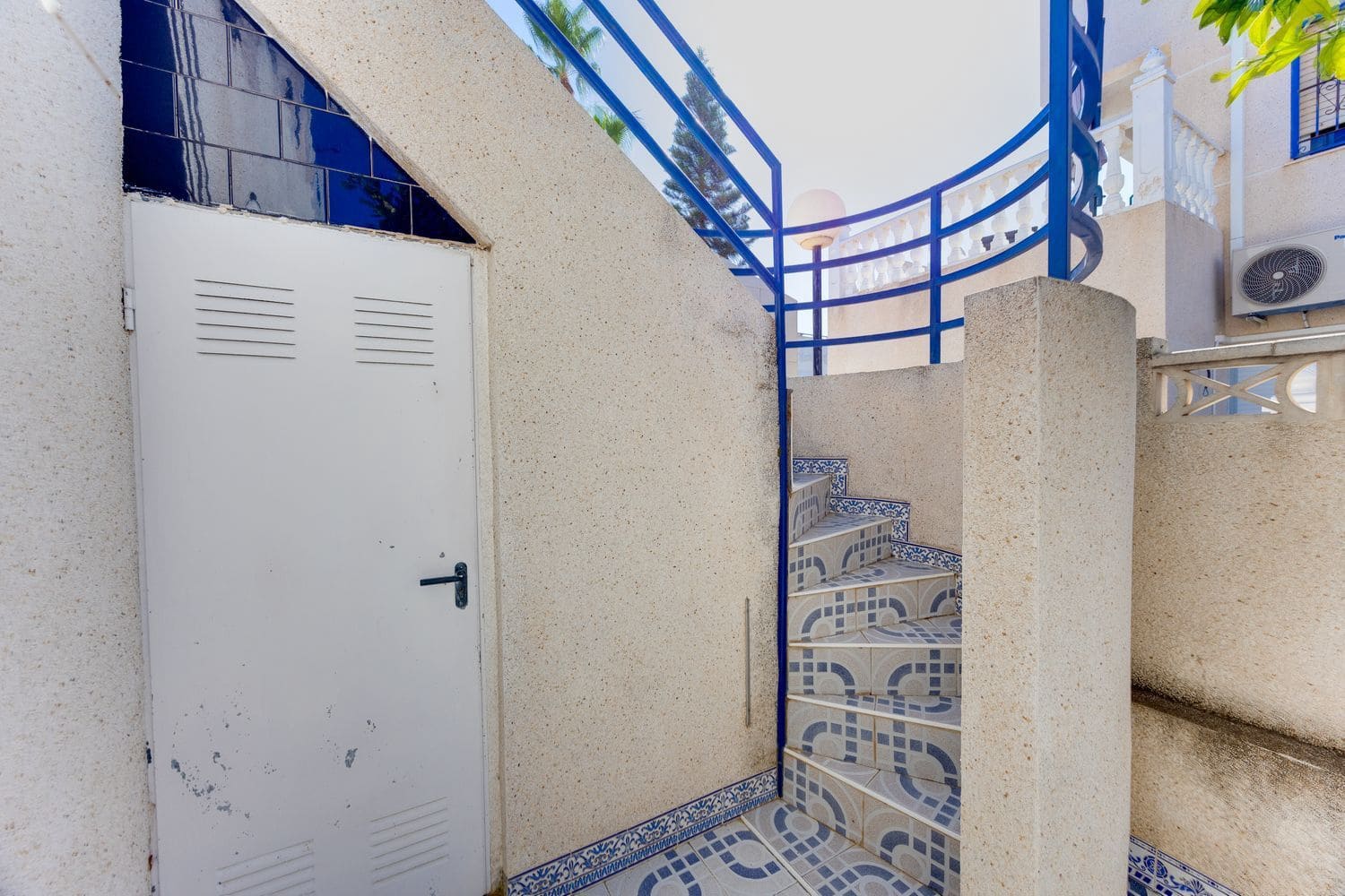 2 sypialnia Dom na sprzedaż w Torrevieja z basenem garażem - 139 000 € (Ref: 10030009)