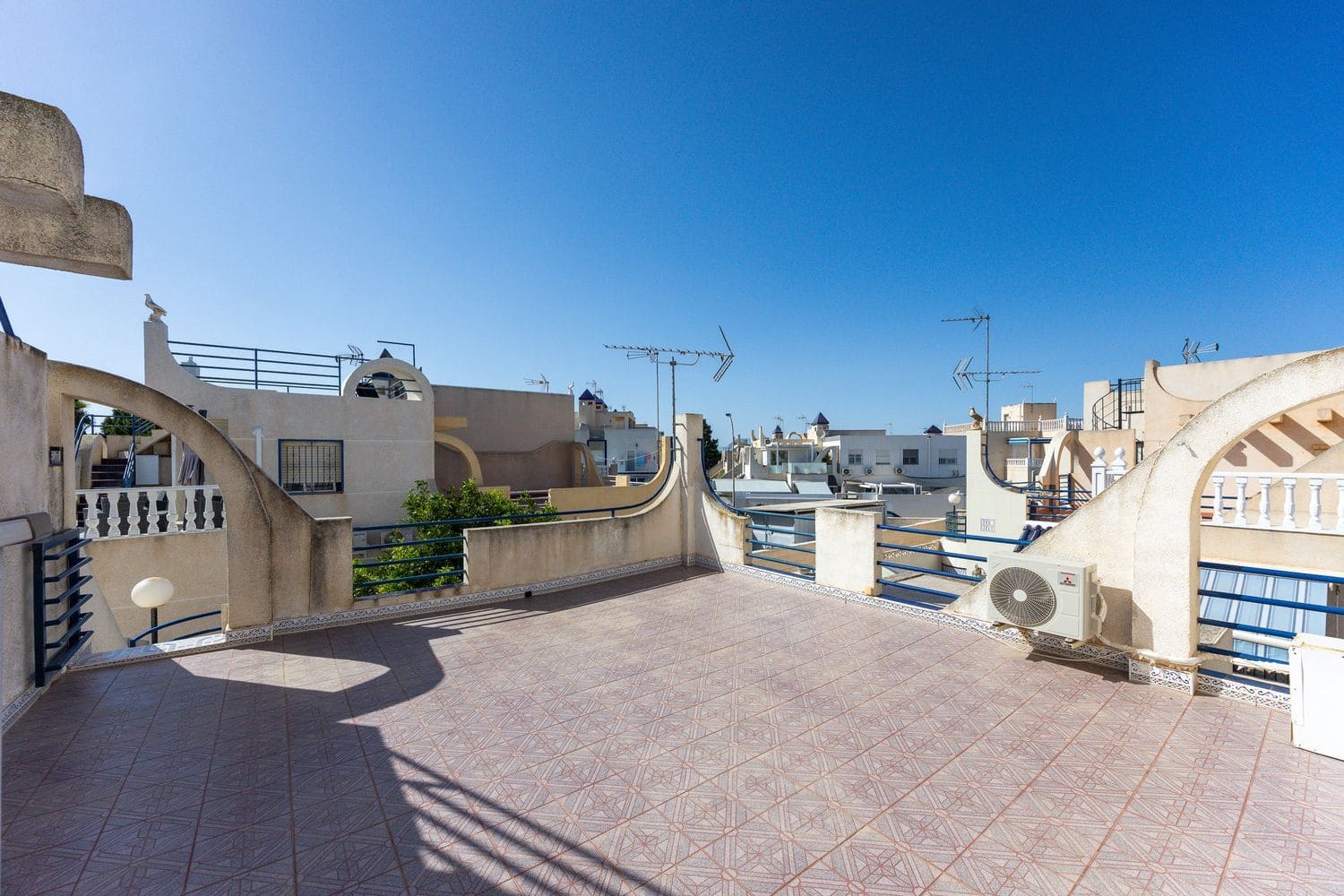 2 sypialnia Dom na sprzedaż w Torrevieja z basenem garażem - 139 000 € (Ref: 10030009)