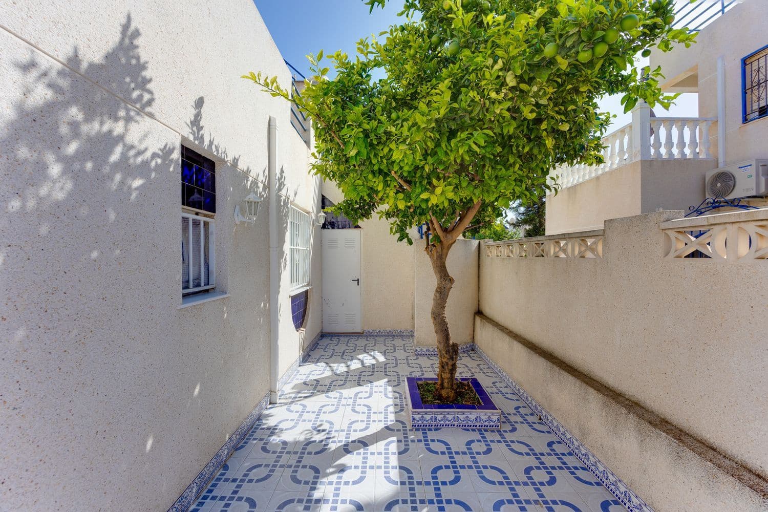2 sypialnia Dom na sprzedaż w Torrevieja z basenem garażem - 139 000 € (Ref: 10030009)