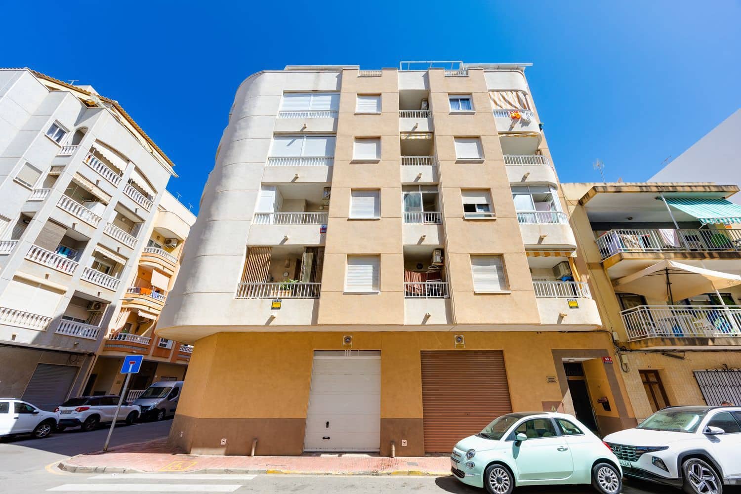 2 soverom Leilighet til salgs i Torrevieja med garasje - € 135 000 (Ref: 10034867)