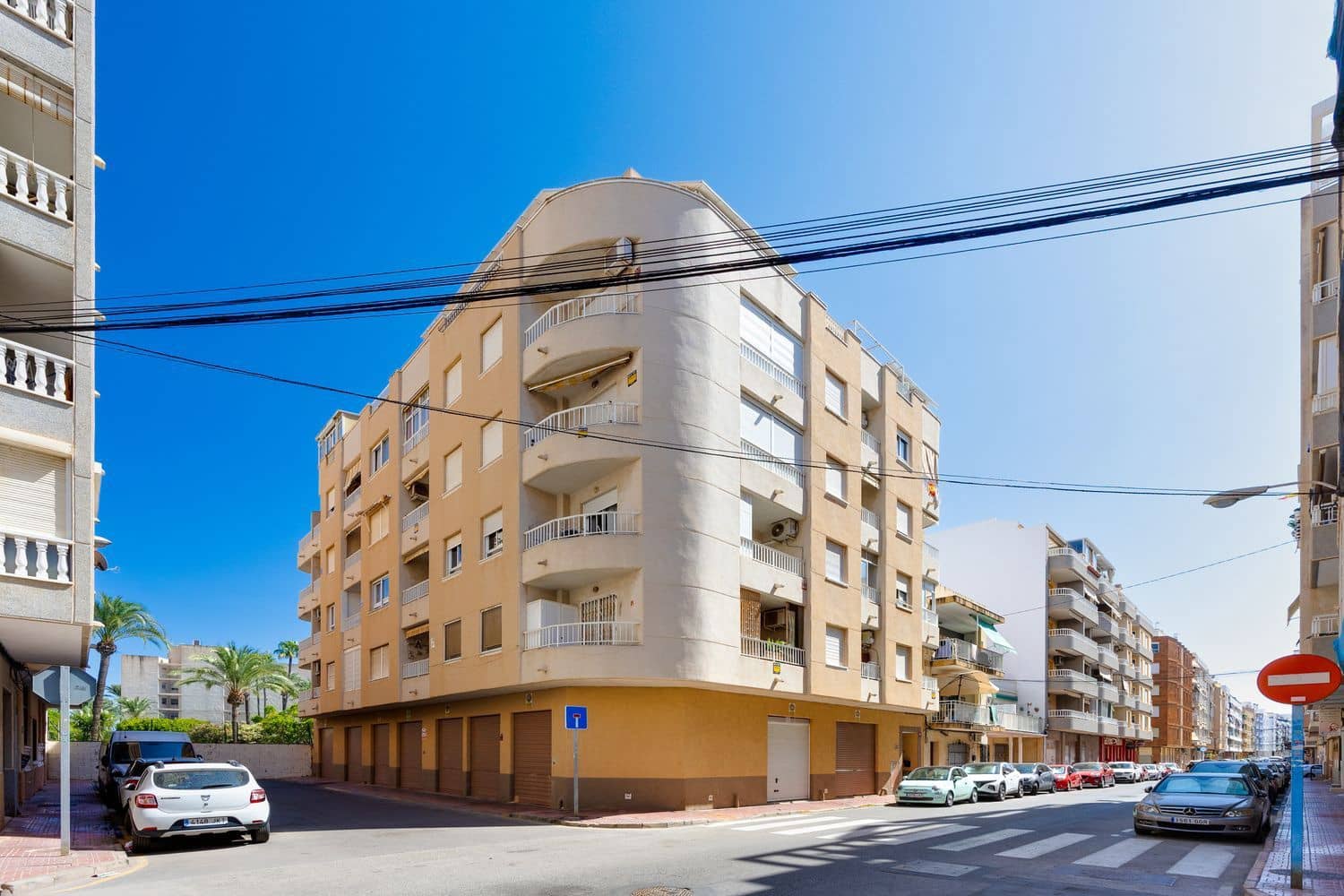 2 soverom Leilighet til salgs i Torrevieja med garasje - € 135 000 (Ref: 10034867)