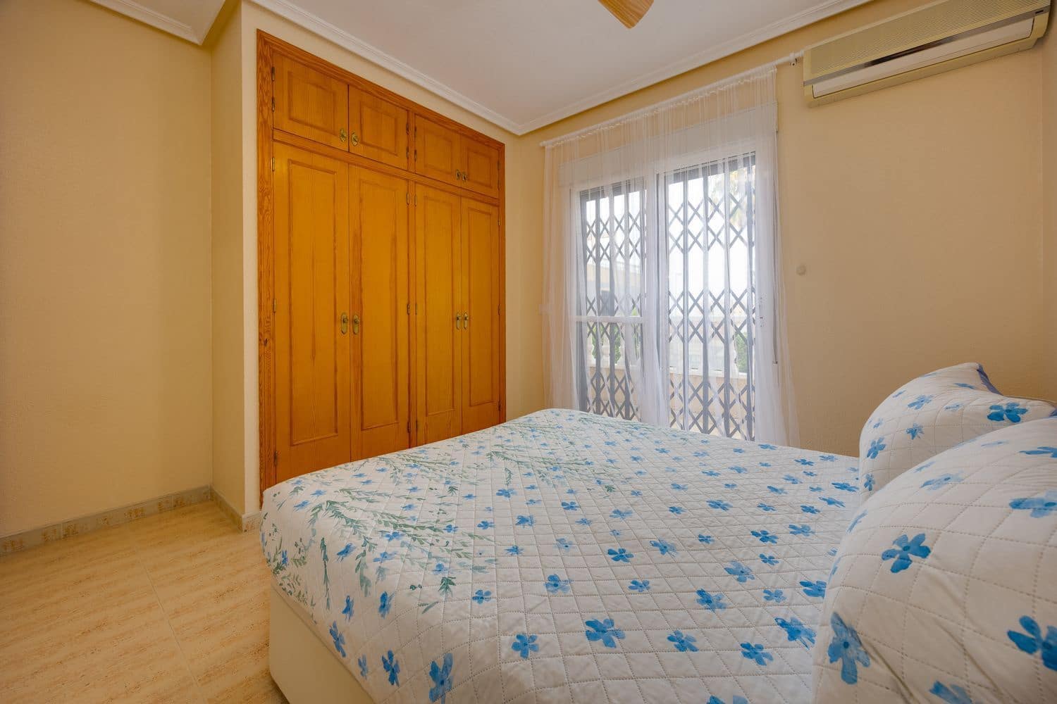 3 bedroom Apartment for sale in Playa Flamenca with pool garage - € 279,000 (Ref: 10054536)