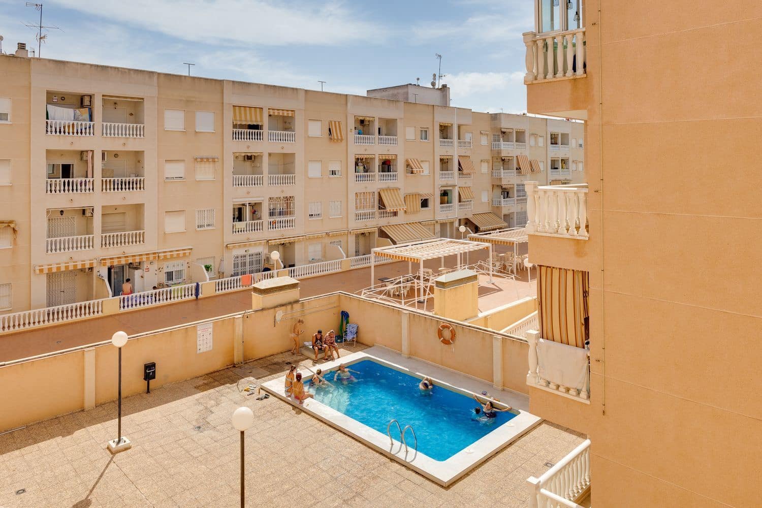 1 makuuhuone Huoneisto myytävänä paikassa Torrevieja mukana uima-altaan 
autotalli - 115 000 € (Ref: 10057875)