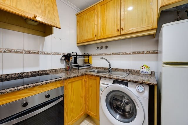 1 makuuhuone Huoneisto myytävänä paikassa Antonio Machado, Torrevieja mukana uima-altaan 
autotalli - 115 000 € (Ref: 10057875)