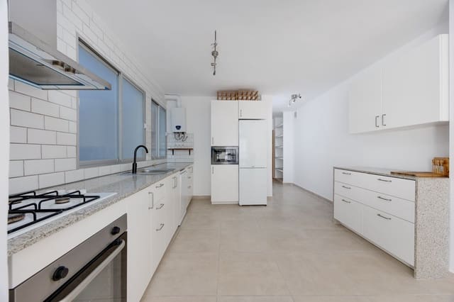 3 makuuhuone Huoneisto myytävänä paikassa Las Piscinas Naturales, Torrevieja mukana 
autotalli - 260 000 € (Ref: 10074722)