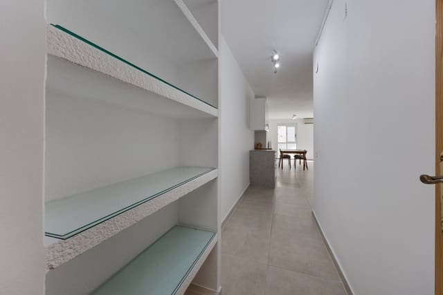 3 makuuhuone Huoneisto myytävänä paikassa Las Piscinas Naturales, Torrevieja mukana 
autotalli - 260 000 € (Ref: 10074722)