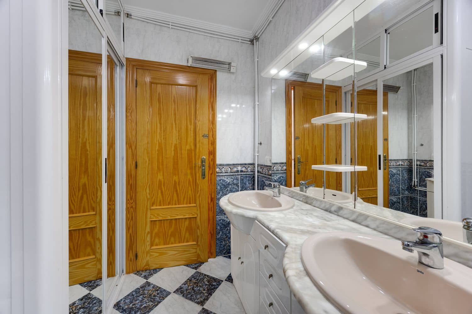 Apartamento de 3 habitaciones en Torrevieja en venta con garaje - 260.000 € (Ref: 10074722)