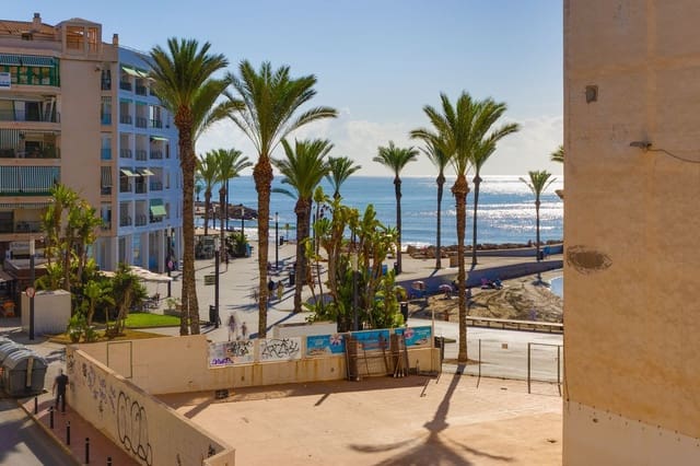3 makuuhuone Huoneisto myytävänä paikassa Las Piscinas Naturales, Torrevieja mukana 
autotalli - 260 000 € (Ref: 10074722)