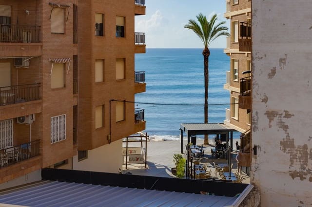3 makuuhuone Huoneisto myytävänä paikassa Las Piscinas Naturales, Torrevieja mukana 
autotalli - 260 000 € (Ref: 10074722)