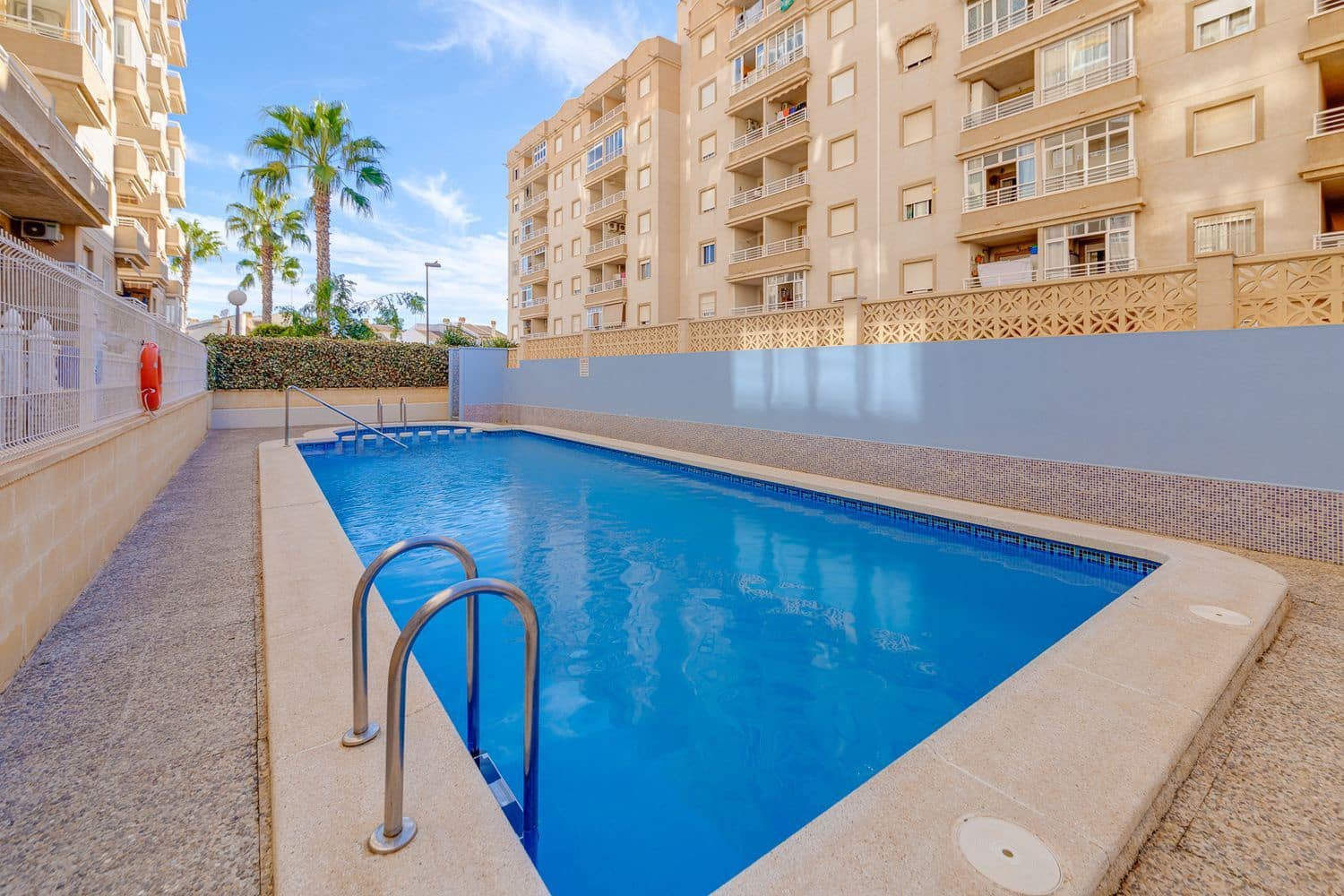 2 soverom Leilighet til salgs i Torrevieja med svømmebasseng garasje - € 124 900 (Ref: 10099482)