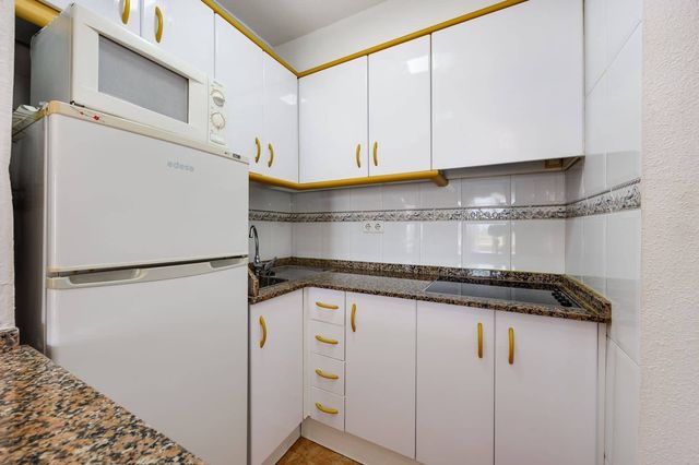 2 soverom Leilighet til salgs i Nueva Torrevieja, Torrevieja med svømmebasseng garasje - € 124 900 (Ref: 10099482)