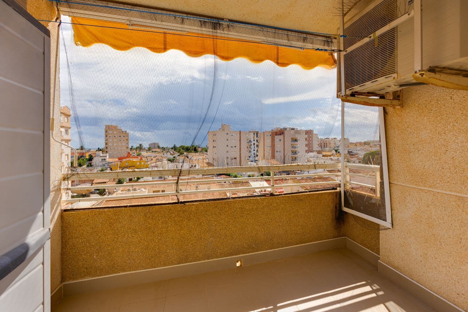 2 soverom Leilighet til salgs i Torrevieja med svømmebasseng garasje - € 124 900 (Ref: 10099482)